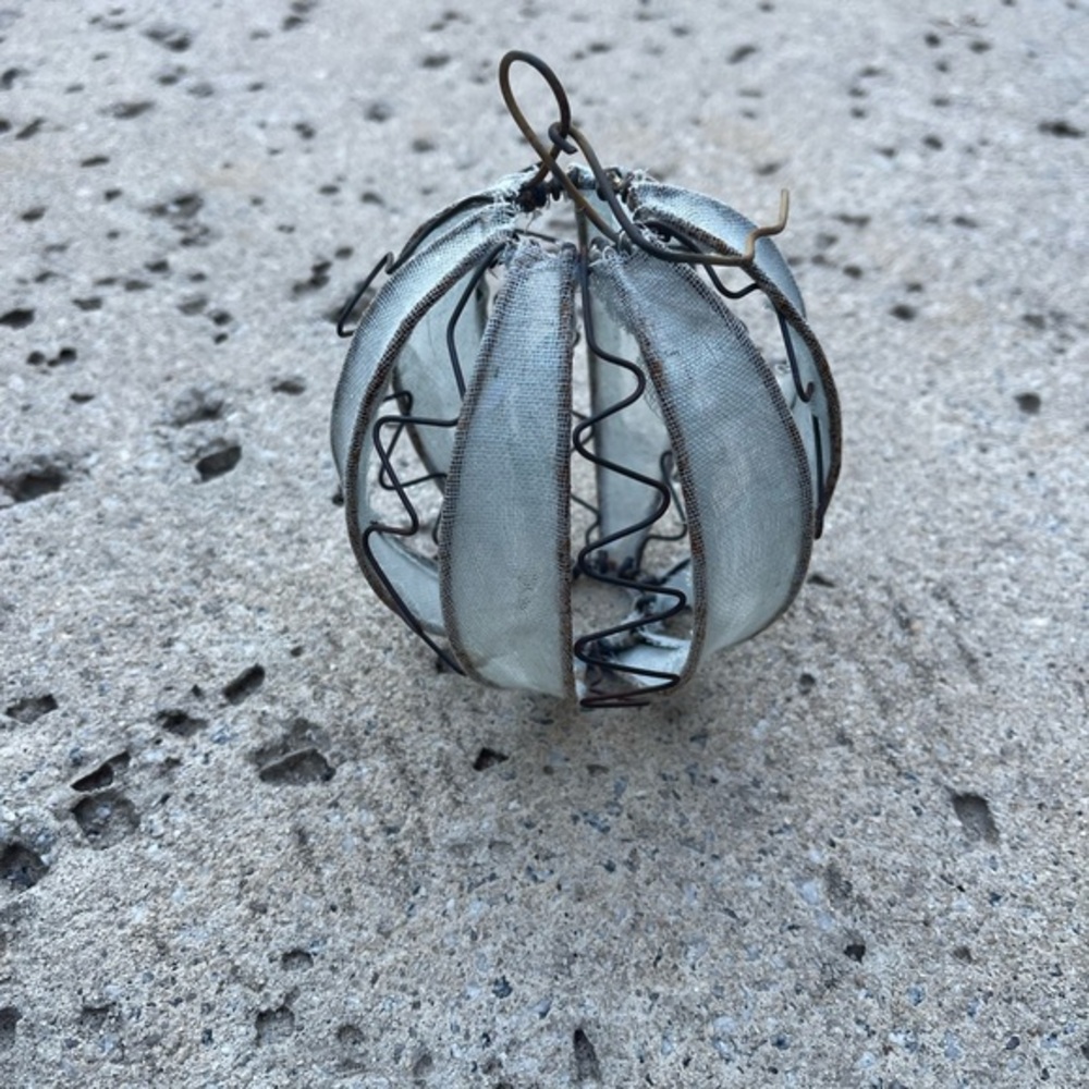 Rare Terrain Aged Cotton + Wire
Globe Ornament Red